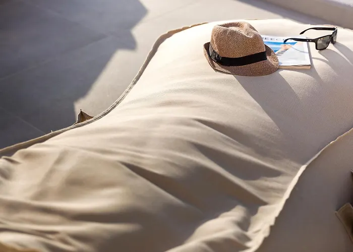 Vinea Santorini Villa *